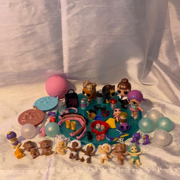 LOL Suprise dolls and their accessories - Picture 1 of 6